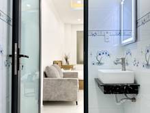 Hình ảnh Studio ban công cửa sổ ánh sáng trời thoáng thiết kế hiện đại Q. TBình