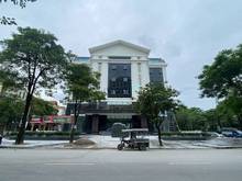 Hình ảnh Cho thuê tòa nhà MP Nguyễn Đình Thi 700m2 x 5T, 2 hầm, MT 30m