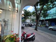 Hình ảnh Cho thuê nhà 2 MT Trương Định Quận 3, 6 lầu, 4x18, 8pn, có thang máy.