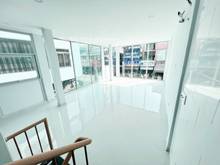 Hình ảnh Cho thuê nhà MT Nguyễn Tri Phương - 8x16m - 3 tầng - Phù hợp nhà hàng