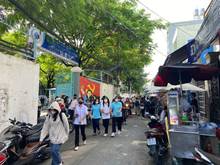Hình ảnh MẶT BẰNG MỚI XÂY sát Trường ĐH Công Thương, sinh viên qua lại dập dìu