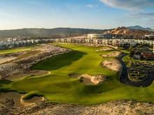 Hình ảnh villa thiết kế kiểu Mỹ mặt sân golf view biển sổ hồng lâu dài