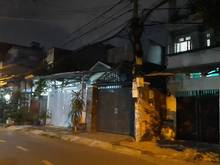 Hình ảnh Bán nhà mặt tiền đường 379, Lê Văn Việt, Q9, 100m2, dòng tiền 15tr/th.