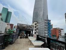 Hình ảnh Cho thuê mặt bằng kinh doanh mặt tiền Phòng kính + Vỉa hè - Rooftop Q1