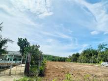 Hình ảnh Sang lại 820m2 đất tc sổ hồng riêng ngay trung tâm thị xã giá 210 tr
