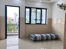 Hình ảnh phòng trọ đầy đủ nội thất, có ban công, thang máy