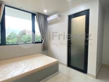 Hình ảnh Trống sẵn Studio full nội thất - cửa sổ lớn view cây xanh thoáng mát