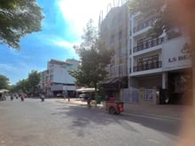 Hình ảnh Nhà mặt tiền 40m Himlam q7 dt 90m2 lk Đ.Nguyễn Hữu Thọ giá 50tr/tháng