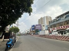 Hình ảnh Bán nhà mặt tiền Lạc Long Quân gần ngã tư Âu Cơ