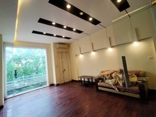 Hình ảnh Nhà phố Trần Duy Hưng 5 tầng ô chờ thang máy ngõ kinh doanh ô tô tránh