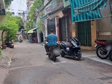 Hình ảnh Gần Sân Bay, 1 căn ra mặt tiền Nguyễn Trọng Tuyển, 51m2, 2 tầng.