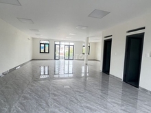 Hình ảnh Cho thuê nhà 1tr2lau. Trịnh đình trọng 10x20.có thang máy. Nhà xe rộng