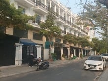 Hình ảnh Nhà HHG ngay ngã tư ga DT 4x15m trệt 3 lầu 5pn.5wc giá 15tr mới xây