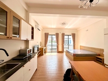 Hình ảnh Studio ban công 40m2, duplex sân vườn full nội thất cao cấp, hiện đại