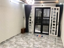 Hình ảnh Gần bên Đại Học Kinh Tế - Quận 10 - ô tô đỗ cửa - gần đường lớn
