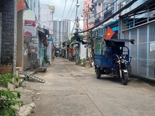 Hình ảnh Nhà hẻm thông 6 m, gần đường lớn Phạm Hữu Lầu, Quận 7. 84 m2 đất. Hơn