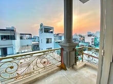 Hình ảnh Studio Full nội thất banconl lớn ngay mặt tiền đoàn văn bơ dễ đi lại