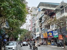 Hình ảnh Lạc Trung-Hai Bà- HAI MẶT PHỐ VỈA HÈ