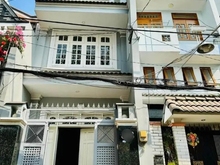 Hình ảnh Kết cấu 1 triệt 2 lầu, 4 ngủ rộng cầu tháng giữa, sân thượng lầu 1 SHR