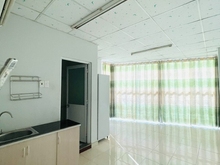 Hình ảnh Phòng trọ có nội thất đầy đủ  có cửa kính ánh sáng full phòng