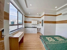 Hình ảnh Trống Lại Một Phòng Studio Cửa sổ Ngay Cầu Kinh Thanh Đa