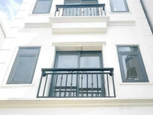 Hình ảnh Cho thuê nhà MT 49A Cửu Long P.15 Q.10 ngay khu Bắc Hải sầm uất.