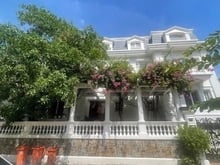 Hình ảnh Cho thuê biệt thự hồ bơi sân vườn 333m2 T2LST giá 150tr/tháng