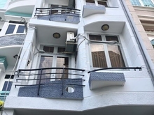 Hình ảnh Bán nhà Lê Quang Định gần MẶT TIỀN, OTO Vào Nhà (4 x 12.5) Bình Thạnh