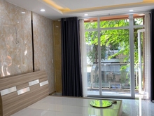 Hình ảnh Cho thuê nhà MỚI ĐẸP Mặt Tiền Phan Văn Trị 3 lầu 3pn 4wc Quận 5