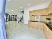 Hình ảnh Siêu đẹp! Nhà 70m2, hẻm xe hơi, 4PN, ngay chợ Bà Chiểu, P12