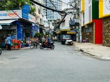 Hình ảnh Cho Thuê Nhà số 188A Thành Thái, Quận 10 - khu vực đậu xe oto, xe máy