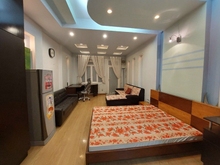 Hình ảnh Cho thuê nhà 3 lầu có 3 phòng + 4wc full nội thất hẻm Lý Thái Tổ Q10