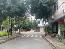 Hình ảnh Bán nhà đang cho thuê, vỉ hè, ô tô tránh.