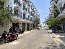 Hình ảnh Quận 12, Khu Biệt Thự Nghỉ Dưỡng 5 Tầng Có Thang Máy Full Nội Thất