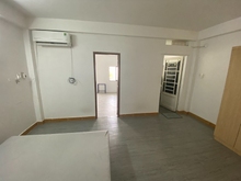 Hình ảnh 1 phòng ngủ, 1 phòng khách có Balcon