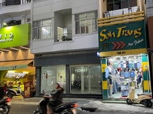 Hình ảnh Mặt tiền Huỳnh Văn Bánh, SÁT NGÃ TƯ NGUYỄN VĂN TRỖI