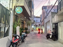 Hình ảnh ________  tô hiến thành quận 10. ______