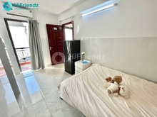 Hình ảnh Trống sẵn Bancol cửa sổ trời “view ngắm máy bay”
