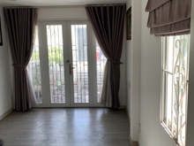 Hình ảnh Bán nhà 2 tầng ngày vòng xoay Trần Não, xe hơi quay đầu, giá 8.7