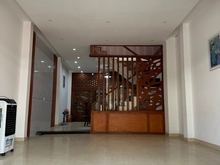 Hình ảnh Cho thuê nhà 3 tầng MT đường Phùng Chí Kiên