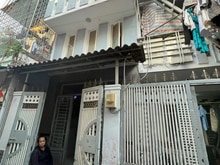 Hình ảnh Cần tiền bán gấp nhà 1 trệt 2 lầu diện tích 7x10 đường số 13A