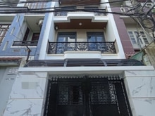 Hình ảnh Bán ngôi nhà mới cứng sẳn nội thất - 4.5x16m - 4Tấm đúc giá 10 Tỷ