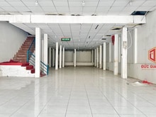 Hình ảnh Cho thuê mặt bằng kinh doanh 370m2 trống suốt đường Nguyễn Ái Quốc
