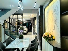 Hình ảnh Mt Kinh Doanh Núi Thành, DT 246m2, Nhà 3 Tầng, Đg 10m, Giá 42,5 Tỷ.