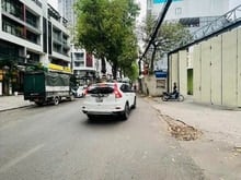 Hình ảnh +NHÀ MỚI KÍNH KOONG-Ô TÔ ĐỖ CỔNG- NGÕ THẲNG TẮP-3 bước ra ô tô tránh.