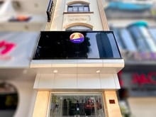 Hình ảnh Cho Thuê Khách Sạn Mặt Tiền Đường Huỳnh Thúc Kháng, Bến Nghé, Quận 1