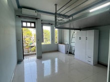 Hình ảnh Phòng mới có bancol, cửa kính lớn ngay bếp gần Đại học Văn Lang