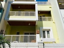 Hình ảnh Cho thuê nguyên căn 4 tầng mặt tiền 11a Hoa Lài, Phường 7, Phú Nhuận