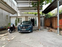 Hình ảnh Cho thuê nhà sân vườn 200m2 ngang 10m gần trường Song ngữ Lạc Hồng