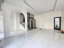 Hình ảnh Nhà phố cho thuê máy lạnh- ngăn phòng-thang máy